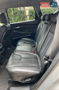 Внедорожник / Кроссовер Hyundai Santa FE 2019 в 