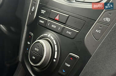 Внедорожник / Кроссовер Hyundai Santa FE 2014 в 