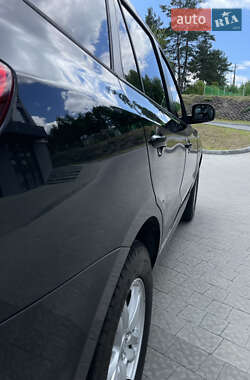 Позашляховик / Кросовер Hyundai Santa FE 2010 в 