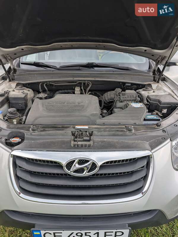 Позашляховик / Кросовер Hyundai Santa FE 2011 в Чернівцях