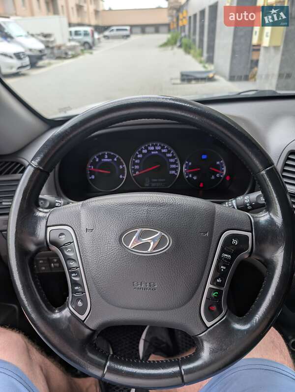 Позашляховик / Кросовер Hyundai Santa FE 2011 в Чернівцях