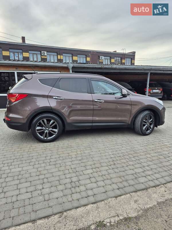 Внедорожник / Кроссовер Hyundai Santa FE 2014 в Нововолынске