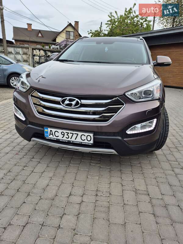 Внедорожник / Кроссовер Hyundai Santa FE 2014 в Нововолынске