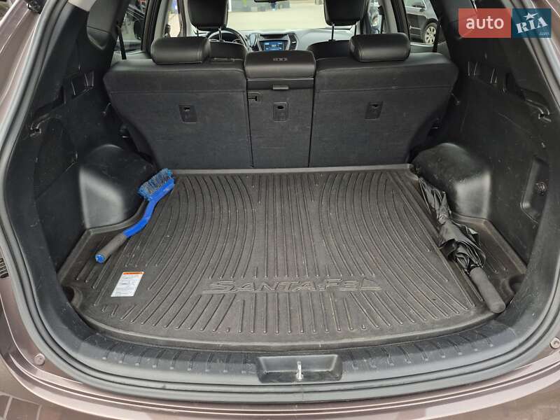 Внедорожник / Кроссовер Hyundai Santa FE 2014 в Нововолынске