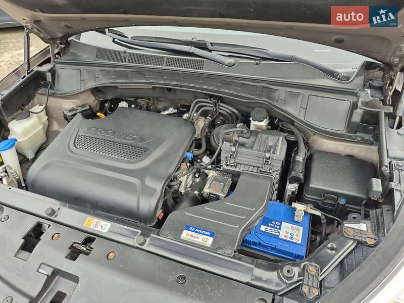 Внедорожник / Кроссовер Hyundai Santa FE 2014 в Нововолынске