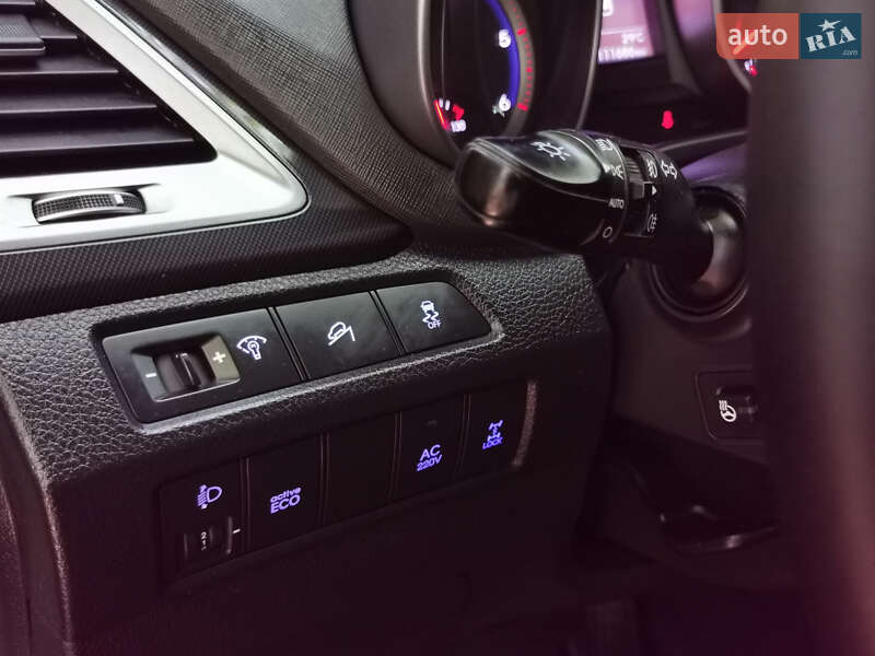 Внедорожник / Кроссовер Hyundai Santa FE 2015 в Киеве