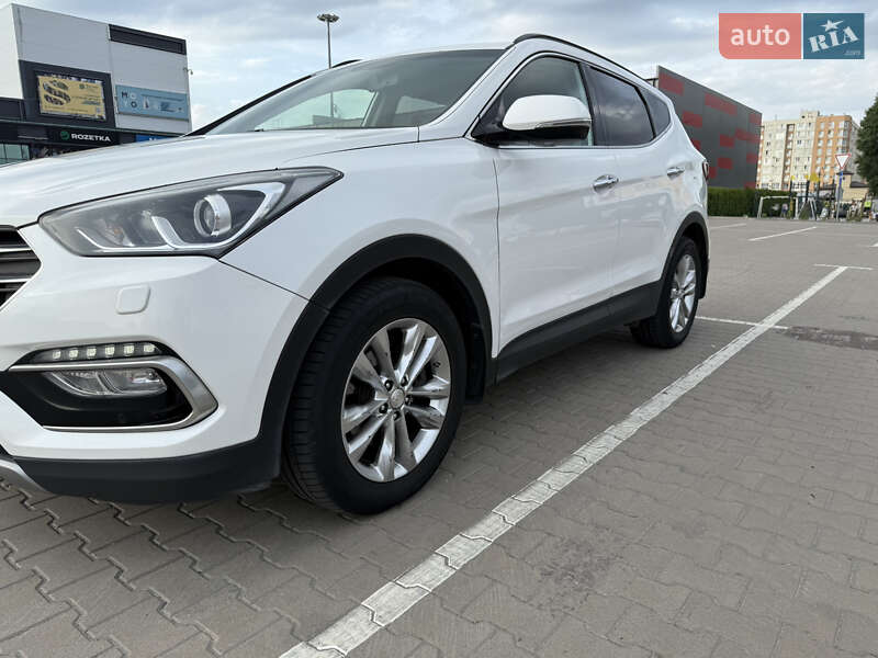 Внедорожник / Кроссовер Hyundai Santa FE 2016 в Киеве