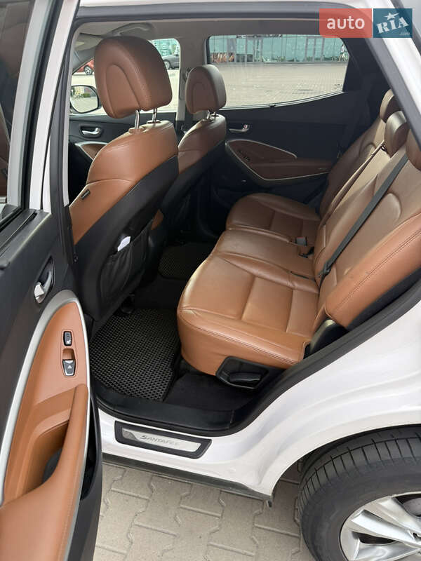 Внедорожник / Кроссовер Hyundai Santa FE 2016 в Киеве