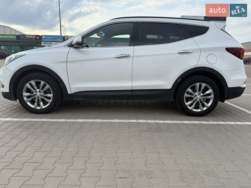 Внедорожник / Кроссовер Hyundai Santa FE 2016 в Киеве