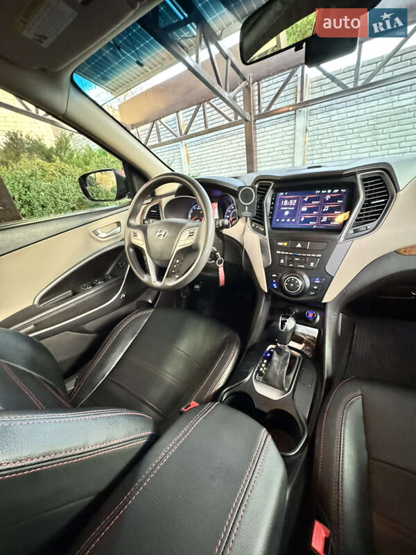 Позашляховик / Кросовер Hyundai Santa FE 2015 в Дніпрі
