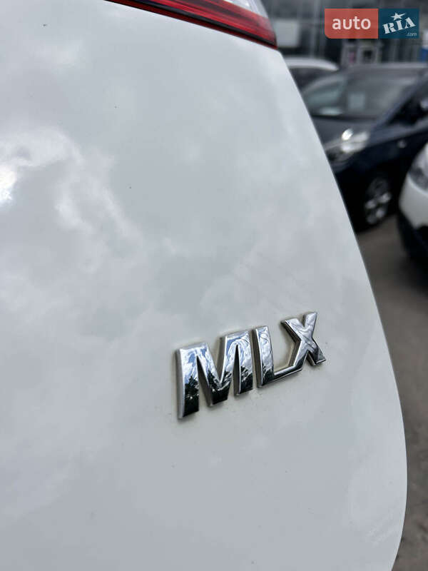 Внедорожник / Кроссовер Hyundai Santa FE 2011 в Сумах