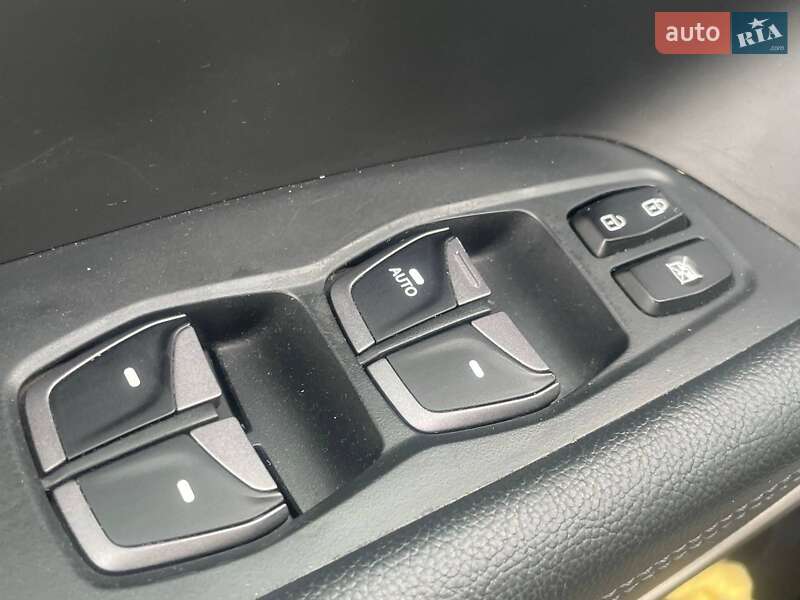 Внедорожник / Кроссовер Hyundai Santa FE 2012 в Киеве