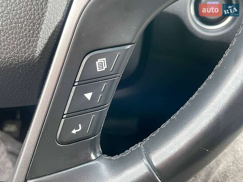 Внедорожник / Кроссовер Hyundai Santa FE 2012 в Киеве