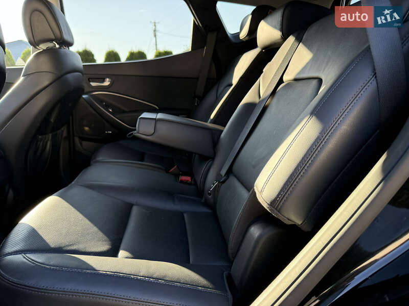 Внедорожник / Кроссовер Hyundai Santa FE 2016 в Ровно