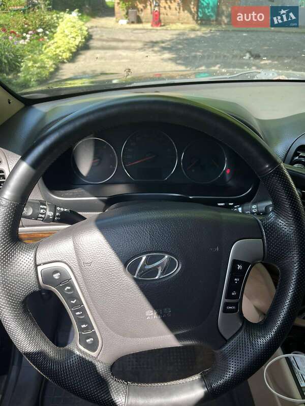 Позашляховик / Кросовер Hyundai Santa FE 2012 в Ромнах