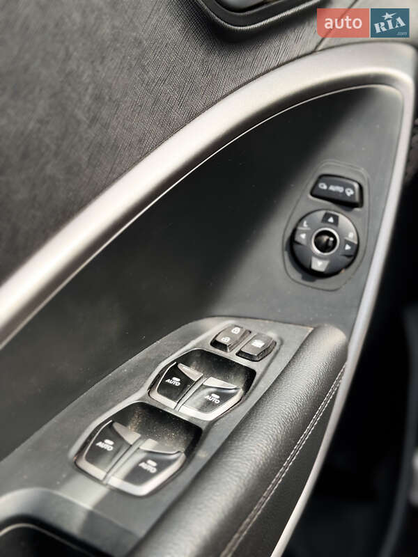 Позашляховик / Кросовер Hyundai Santa FE 2015 в Одесі