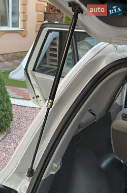 Внедорожник / Кроссовер Hyundai Santa FE 2005 в 