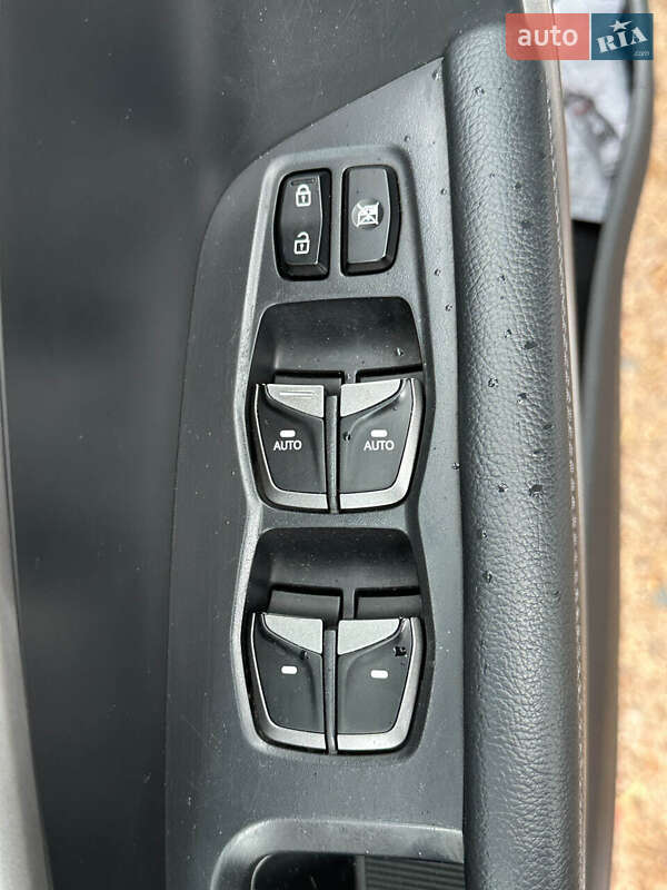 Внедорожник / Кроссовер Hyundai Santa FE 2015 в Белогородке