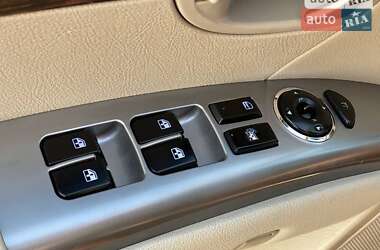 Внедорожник / Кроссовер Hyundai Santa FE 2011 в 