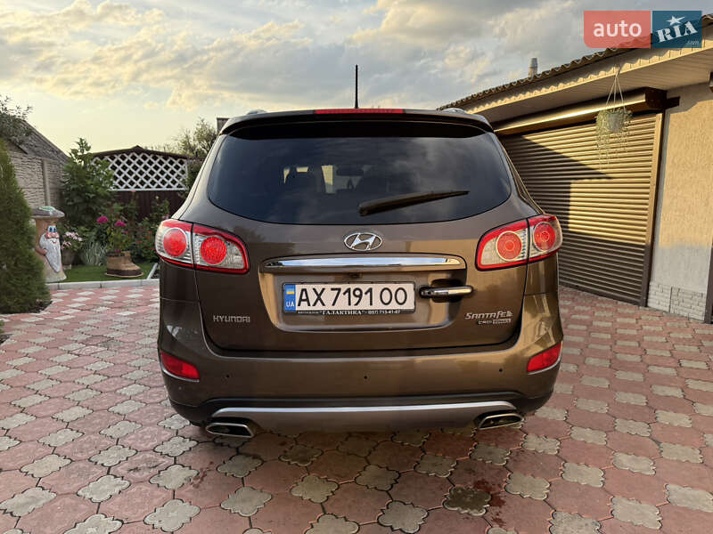 Позашляховик / Кросовер Hyundai Santa FE 2011 в Краснограді