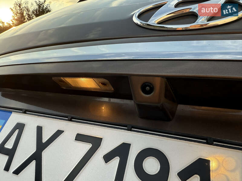 Позашляховик / Кросовер Hyundai Santa FE 2011 в Краснограді