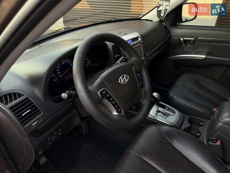 Позашляховик / Кросовер Hyundai Santa FE 2011 в Краснограді