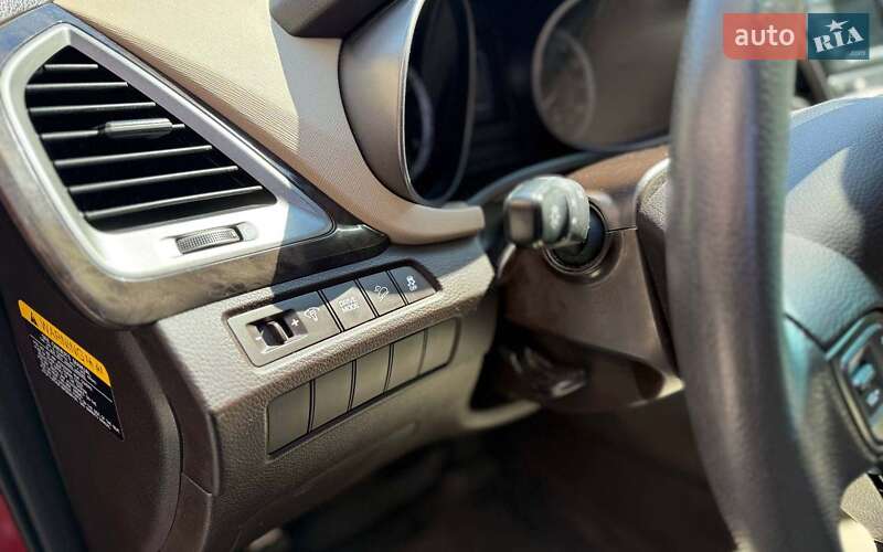 Позашляховик / Кросовер Hyundai Santa FE 2017 в Чернівцях