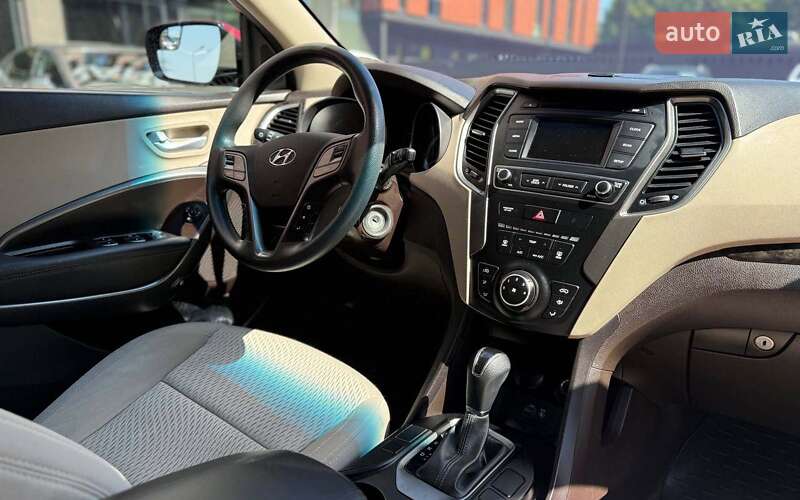 Позашляховик / Кросовер Hyundai Santa FE 2017 в Чернівцях