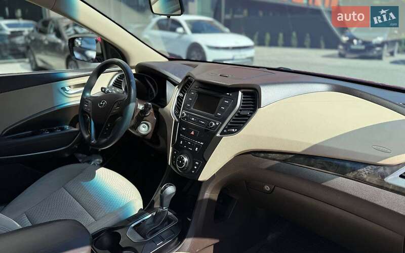 Позашляховик / Кросовер Hyundai Santa FE 2017 в Чернівцях