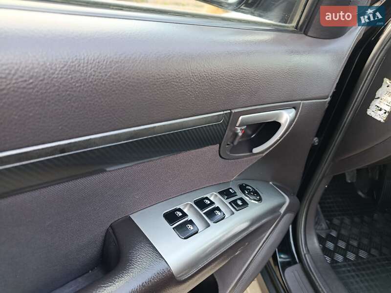 Позашляховик / Кросовер Hyundai Santa FE 2010 в Луцьку