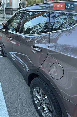 Внедорожник / Кроссовер Hyundai Santa FE 2014 в 