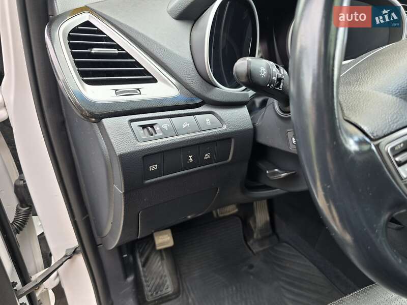 Позашляховик / Кросовер Hyundai Santa FE 2012 в Вінниці