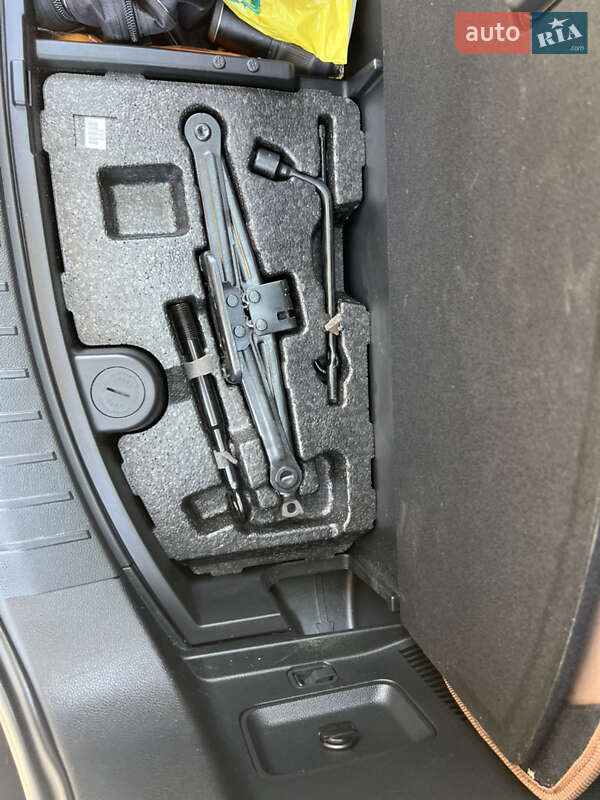 Позашляховик / Кросовер Hyundai Santa FE 2016 в Львові