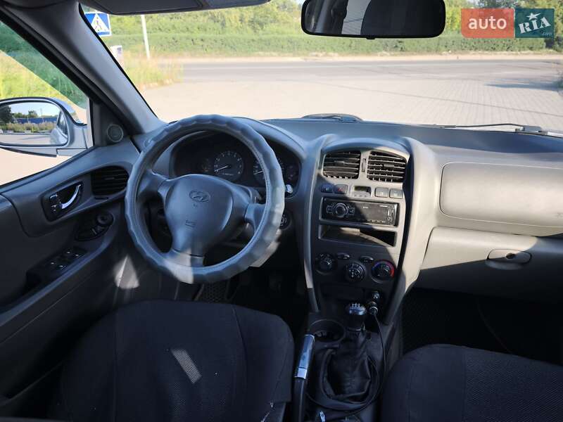 Внедорожник / Кроссовер Hyundai Santa FE 2004 в Жмеринке