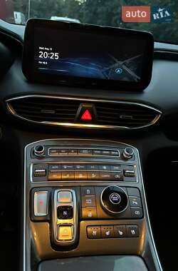 Внедорожник / Кроссовер Hyundai Santa FE 2021 в 