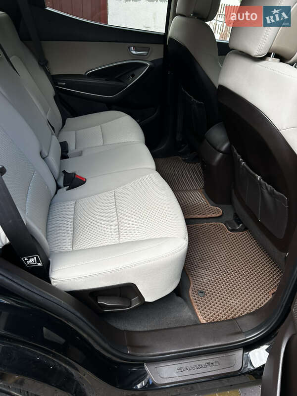 Позашляховик / Кросовер Hyundai Santa FE 2016 в Рівному
