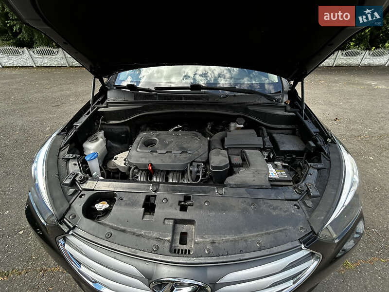 Позашляховик / Кросовер Hyundai Santa FE 2016 в Рівному