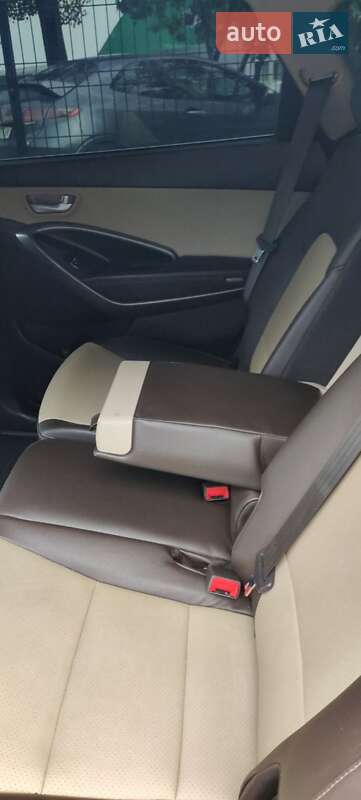 Внедорожник / Кроссовер Hyundai Santa FE 2016 в Киеве