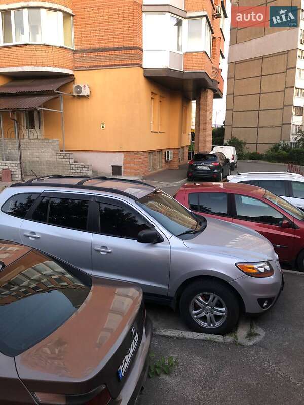 Позашляховик / Кросовер Hyundai Santa FE 2010 в Києві