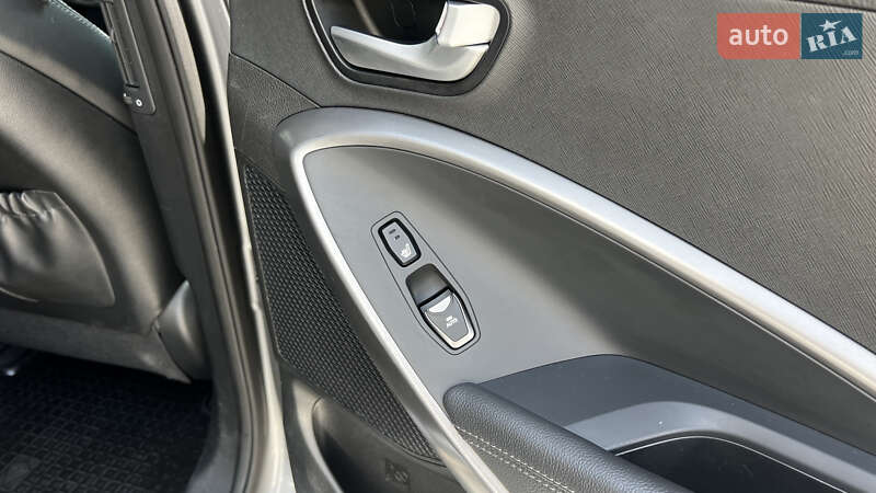 Позашляховик / Кросовер Hyundai Santa FE 2012 в Луцьку