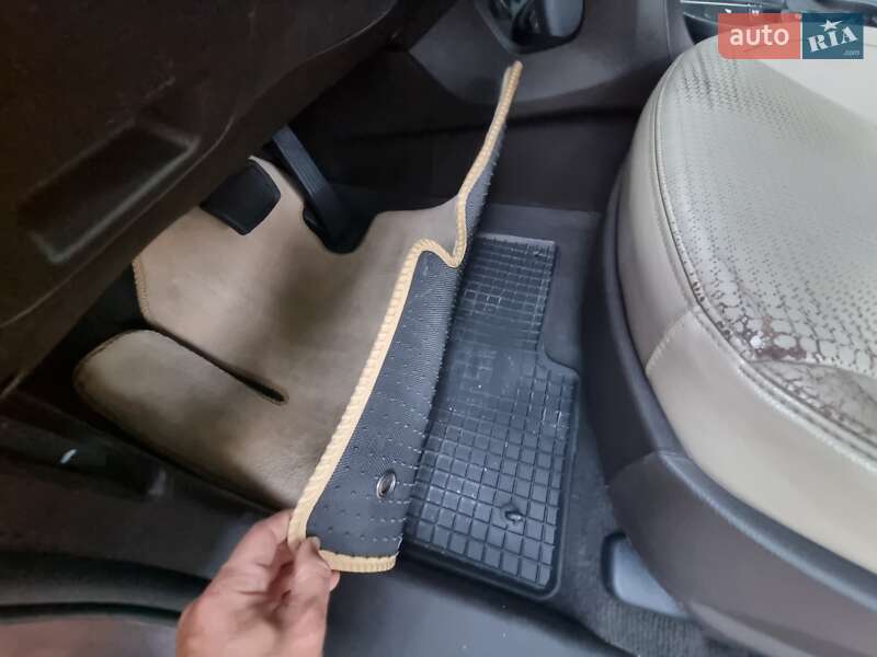 Внедорожник / Кроссовер Hyundai Santa FE 2012 в Умани фото 17 Внедорожник / Кроссовер Hyundai Santa FE 2012 в Умани