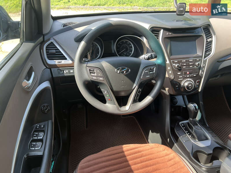 Позашляховик / Кросовер Hyundai Santa FE 2016 в Львові
