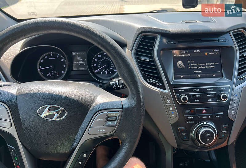 Позашляховик / Кросовер Hyundai Santa FE 2016 в Львові