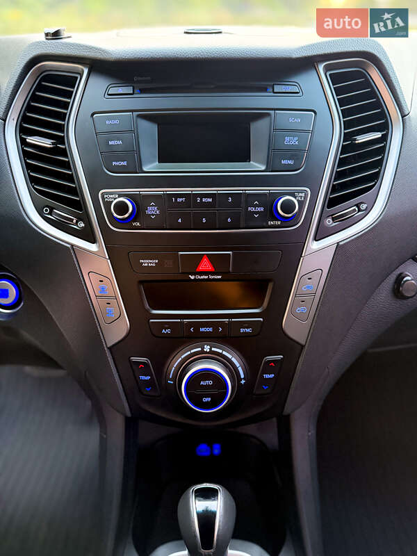 Внедорожник / Кроссовер Hyundai Santa FE 2015 в Краснограде