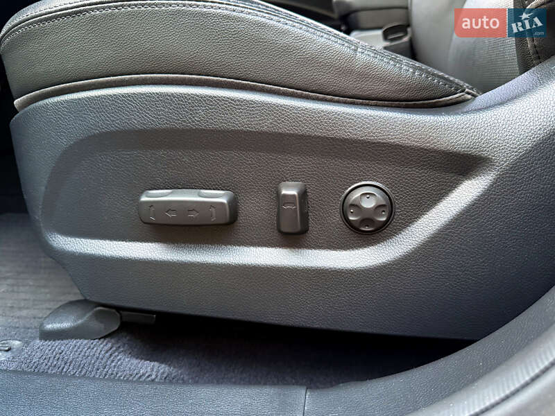 Внедорожник / Кроссовер Hyundai Santa FE 2015 в Краснограде