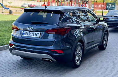 Внедорожник / Кроссовер Hyundai Santa FE 2017 в 