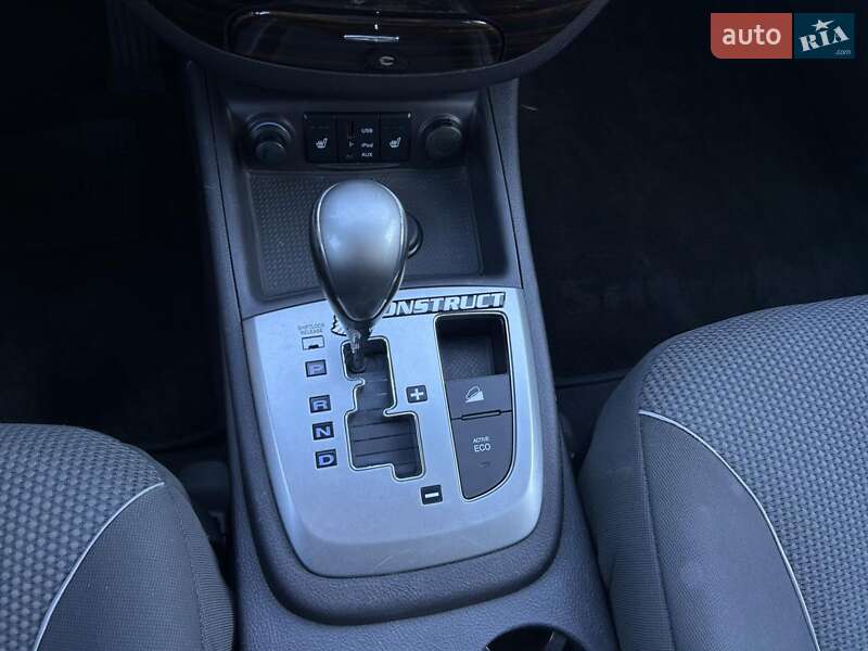 Позашляховик / Кросовер Hyundai Santa FE 2011 в Києві