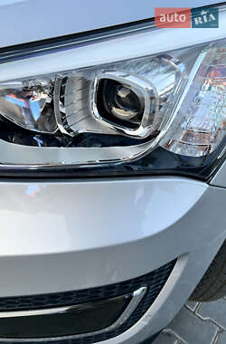 Внедорожник / Кроссовер Hyundai Santa FE 2013 в 