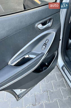 Внедорожник / Кроссовер Hyundai Santa FE 2013 в 