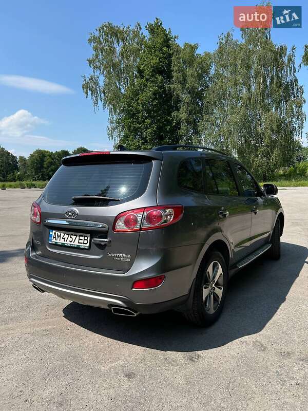 Позашляховик / Кросовер Hyundai Santa FE 2012 в Звягелі